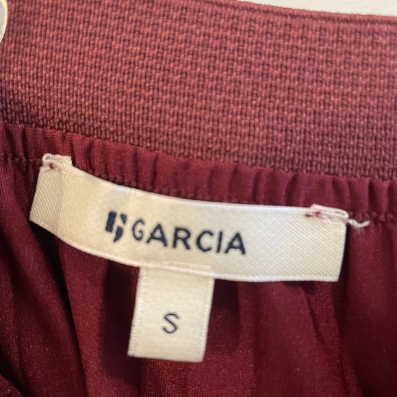 Long skirt ,waist on elastic band very confy - Picture 2 of 3